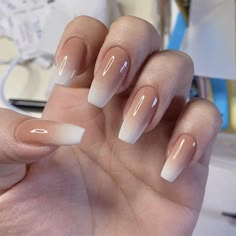 Ongles Beiges, Press On Nails Coffin, Nails Gradient, Nagel Tips, Beige Nails, Coffin Press On Nails, Fake Nails With Glue, Gradient Nails