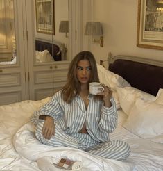 Lounge Wear Aesthetic, Pj Outfit, Pajamas Aesthetic, Vintage Ski Posters, Girls Pjs, Model Pics, Clothing Business, Pajama Fashion, Ski Posters