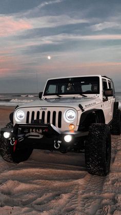 White Rubicon Jeep, Dream Cars Bmw, Wrangler Accessories, Bike Photoshoot, Jeep Lover