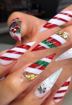 Nail Art Noel, Themed Nails, Nails Arts, Christmas Manicure, Stiletto Nail Art, Holiday Nail Designs, Nail Candy