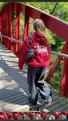 Cheap Streetwear Outfit, Red Sambas Outfit Woman, Women’s Street Wear Outfits, Streetwear Jacket Outfit, Red Carhartt Jacket Outfit, Stussy Outfits Woman, Baggy Jeans Inspo Outfit, Winter Outfit Inspiration Street Style, How To Style Red Jeans