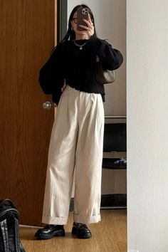 Minimalism Fashion Style, Ultra Wide Leg Pants Outfit, Neutral Business Casual, Olive Clothing Brand, Minimalism Style, Neutrals Outfit, Minimal Outfit Ideas, Casual Sneakers Outfit, Comfy Office Outfit