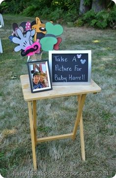 there is a sign on the table that says take a picture for baby harle