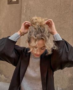 The Darkest Temptation Blond Pony, Messy Curly Bun, Hair Aesthetic, Good Hair Day, Hair Envy, Dream Hair, Curly Hairstyles, Messy Hairstyles