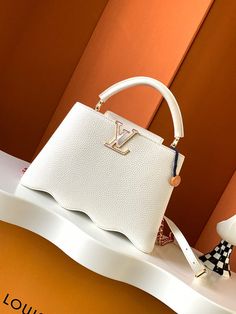 . Tas Louis Vuitton, Tas Lv, Louis Vuitton Yayoi Kusama, San Sebastian Spain, White Louis Vuitton, Luxury Bags Collection, Inspired Handbags, Lv Purse, Medium Handbags