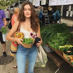 Photos For Vision Board, Farmers Market Aesthetic, Lauren Singer, Low Waste Lifestyle, Environmentally Friendly Living, Zero Waste Living, Chase Your Dreams, Sustainable Living, Organic Gardening