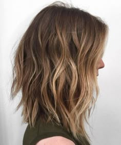 Choppy Lob Hair Styles with Light Brown - Ombre Balayage Medium Hairstyles 2017 - Looking for Hair Extensions to refresh your hair look instantly? @KingHair focus on offering premium quality remy clip in hair. Long Choppy Bobs, Bob Lung, Bob Balayage, Light Brown Balayage, Brunette Ombre, Wavy Lob, Brunette Balayage, Lob Hairstyle, Lob Haircut