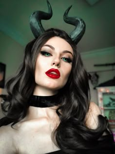 Maleficent Makeup, Maleficent Cosplay, Maleficent Halloween, Halloween Costume Inspiration, Brown Lace Front, Maleficent Costume, Creepy Halloween Makeup, Horror Makeup