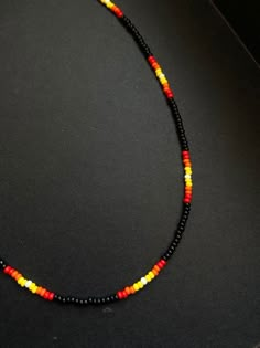 Bracelet Heishi, Mens Choker Necklace, Beaded Wedding Jewelry, Paracord Bracelet Patterns, Simple Beaded Necklaces, Mens Beaded Necklaces, Beaded Jewelry Necklaces, Diy Bracelet Designs, Beads Bracelet Design