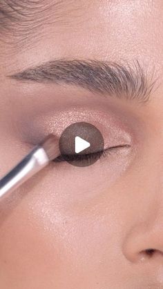 Sultry Anastasia Looks, Eyeshadow Brushes Guide, Eyes Make Up, Make Up Eyes, Eye Makeup Guide, Anastasia Beverly Hills Eyeshadow, Eyeshadow Styles, Mini Eyeshadow Palette, Shitzu Puppies