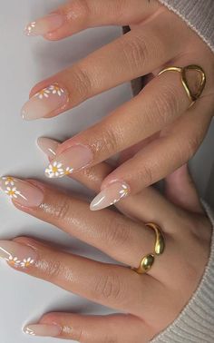 Looking for some flower nail designs? Check out this list of 35+ simple and cute flower nails! Perfect for gel, acrylic, and natural nails. Whether you prefer almond, oval, round, square, or coffin shapes, we've got you covered. From beautiful French tips to vibrant pink, white, blue, yellow, and green hues, these floral nail designs will add a touch of beauty to your fingertips.  (📷 nailsxmina IG) May Nails, Spring Acrylic Nails, Cute Simple Nails, Daisy Nails, Colorful Nails, Purple Nail, Summery Nails, Flower Nail Designs, Flower Nail