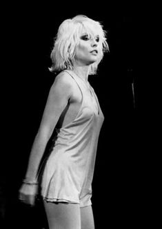 30 Hottest Photographs of Debbie Harry on the Stage From the Mid-1970s ~ Vintage Everyday Women Of Rock, Punk Art, Musica Rock, I'm With The Band, Iconic Women