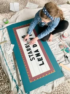 DIY Marquee Sign - Sincerely, Sara D. | Home Decor & DIY Projects Diy Movie Night Decorations, Marquee Sign Diy, Diy Movie Theater, Movie Marquee Sign, Broadway Themed Room, Movie Themed Rooms, Diy Movie Night, Theatre Decorations, Theater Sign