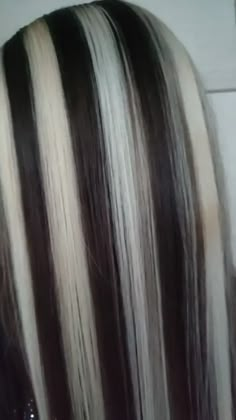 #hair #skunkhair #chunkyhighlights #2000s Skunk Hair Chunky, White Hair With Brown Eyes, 2000s Highlights Hair Black, Brown And Black Chunky Highlights, 90s Skunk Hair, Black And White Skunk Stripe Hair, Skunk Hair Blonde And Brown, Black And Blonde Chunky Highlights