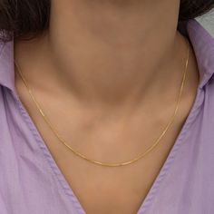 Features Yellow gold Material: Solid Gold (not gold plated or gold filled) Available Gold Color: Yellow gold, rose gold Karat: 14 K (585) Gold grams: 1.91 gr Chain length: 45 cm (17.5 inch) This chain is made with real 14k yellow solid gold Vine style chain necklace good for wearing it alone or with pendants. You can use this elegant charm not only on your special days but also your daily life too. Available in 4 different chain lengths: 40 cm (16 inch), 45 cm (17.5 in), 50 cm (19.5 in) or 55 cm Small Gold Chain For Women, Gold Chains Models, Simple Gold Chain Designs For Women Indian Daily Wear, Daily Use Gold Chain For Women, Daily Wear Chains For Women, Girls Gold Chain Design, 5 Grams Gold Chain Design, 14k Gold Box Chain Charm Necklace, Rose Gold Figaro Chain Necklace, Gold Plated