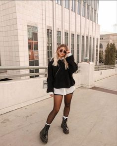 Josi Pellicano, Office Outfits Women, Pedestrian Bridge, Casual Styles, Looks Street Style, Mode Inspo, Looks Chic