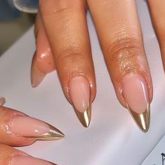 𝘕 𝘈 𝘐 𝘓𝘚. on Instagram: "✨ gold frenchies" Gold Tip Chrome Nails, Gold Style Nails, Nails To Match A Gold Dress, Chrome Gold French Tip Nails, Almond Gold French Tip Nails, Gold Chrome Nails French, Gold French Tip Nails Almond, Gold Nails Inspiration, Gold Tip Nails French