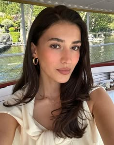 Quiet Luxury Makeup, Makeup Asian Natural, Best Fall Hair Colors, Aggregate Demand, Planet Necklace, Chic Makeup, Natural Glowy Makeup, Minimal Makeup, Espresso Brown