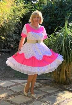 Hotel Maid, Square Dance Outfit, Contra Dance, Square Dancers, Square Dance Dress, Corsets Dresses, Petticoat Junction, Dancing Video, Square Dance Dresses