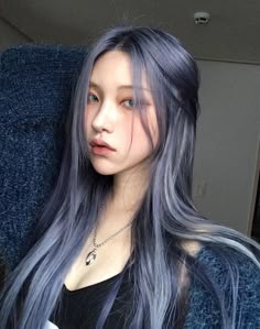 Light Blue Hair, Dark Blue Hair, Korean Hair Color, Hair Color Streaks, Dye Hair, Dyed Hair Inspiration, Pretty Hair Color, Tone Hair