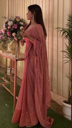 #outfits #fashion #outfitstyle #outfitshare #aesthetic #personality #fashionista #photography #desifashion #desiasthetic #wedding #weddingdress Everyday Lehenga, Saree For Prom, Pink Sari Aesthetic, Pink Farewell Saree, Pink Saree For Farewell, Farewell Looks, Pink Saree Aesthetic, Elegant Saree For Farewell, Saree For Girls Farewell