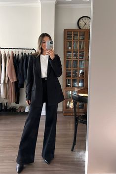 Black Office Attire, Womens Blazer Work Outfit, Flare Slacks Outfit Business Casual, Black Casual Formal Outfit, Women Black Suit Outfit, Black Blazer Professional Outfit, Chic Business Professional Outfits, Corporate Attire Women Black, Business Formal For Women