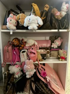 Plushie Organization, Bags Clairo, Laptop Travel Bag, Inside My Bag, Laptop Travel, Earthy Outfits, Malibu Barbie, Girly Bags, Fancy Bags