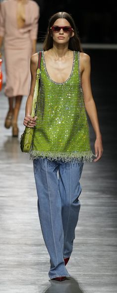 Gucci Spring-summer 2024 - Ready-to-Wear - https://www.orientpalms.com/Gucci-9085 - ©Launchmetrics Green Couture, Gucci Runway, Gucci Spring, Colour Trends, Electric Green, Fashion Embroidery, Trend Analysis, Accessories Bags Shoes, Embroidery Fashion