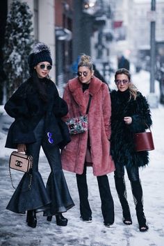 Nyfw Outfits, Faux Fur Outfit, Coat Street Style, Cinq A Sept, Pink Coat, Snowy Day, Fur Coats, Fashion Week Street Style, High Fashion Street Style