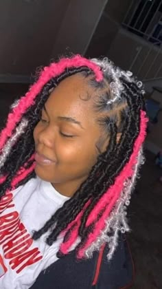 Cute Long Knotless Braids With Color, Locs Color Ideas Black Women Weave, Colored Soft Locs, Soft Locs Hairstyles Color, Butterfly Locs With Color, Soft Locs With Color, Hairstyles For Straight Hair