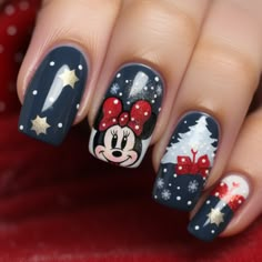 Mickey Gingerbread Nails, Minnie Christmas Nails, Disney Christmas Nails Acrylic, Disney New Years Nails, Disney Xmas Nails, Christmas Mickey Nails, Disney Christmas Nail Art, Disney Winter Nails, Mickey Christmas Nails