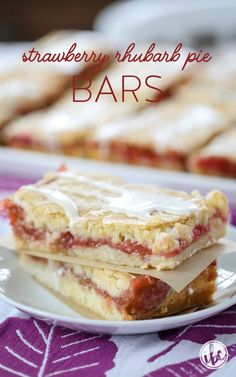 strawberry shortcake pie bars on a plate with the words strawberry shortcake pie bars