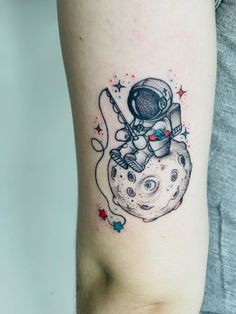 Tatto 
Astronautas Space Arm Tattoo, Spaceman Tattoo, Infinity Tattoo Ideas, Cool Space Tattoos, Space Tattoo Ideas, Space Sleeve, Skull Tattoos For Men, Kitten Tattoo, Rocket Tattoo