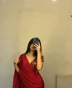 Saree Outfits For Wedding, Birthday Saree Look, Red Saree For Farewell, Red Saree Look Modern, Red Saree Aesthetic, Modern Saree Look, Traditional Saree Poses, Aesthetic Saree Poses, Red Saree Look