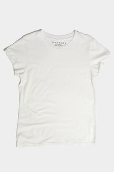 Basic Tshirt Women, Outfit Links, Timeless Clothing, Girly Fits, Plain White T Shirt, White Tee Shirt, Basic White Tee, White Short Sleeve Shirt, Outfit Plan