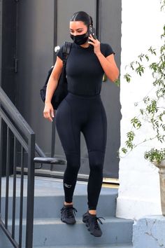 Kardashian Gym Outfits, Kim Kardashian Gym, Kim Kardashian Black Dress, Kardashian Gym, Kim Kardashian Style Outfits, Kim Kardashian Workout, Kardashian Style Outfits, Kardashian Workout