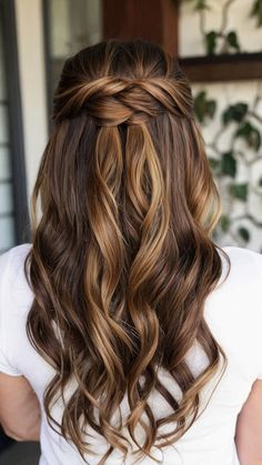 Twist and Tuck: Elegant Half Up Half Down Prom Hairstyles for Medium Hair 44 Curls For Medium Hair Wedding, Fall Wedding Hair For Bride, Hair Half Up Braid, Elegant Bridesmaid Hair, Curls For Medium Hair, Soft Curls For Medium Hair, Brown Wedding Hair, Fall Haircuts For Women, Formal Hair Down