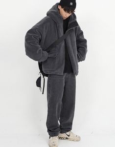 Grey Sherpa Jacket Outfit, Sherpa Jacket Outfit Men, Sherpa Jacket Men, Sherpa Jacket Outfit, Fleece Jacket Outfit, Dark Grey Coat, Streets Of Seoul, Grey Fleece Jacket, Fleece Outfit