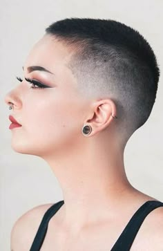 Buzzcut Fade Women, Fade Buzzcut Woman, Bald Fade Women, Buzzcut Fade, Long Buzz Cut, Buzz Cut Styles, Tapered Twa