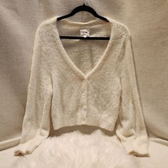 Aerie Cropped Fuzzy Cardigan Sweater In Cream -Size Large -Soooo Soft! -No Tag But Never Worn -No Rips, Holes Or Stains -Smoke Free Home Aerie Aesthetic, Vanilla Aesthetic, Cropped Sweaters, Fuzzy Cardigan, Cardigan Sweater, Sweater Cardigan, Sweaters & Cardigans, Cardigans, Vanilla