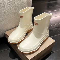 Fashion rain shoes women's winter cotton non-slip medium tube water boots short tube rain boots car Rain Shoes Women, Water Boots, Short Rain Boots, Rain Shoes, Rubber Shoes, Car Wash, Winter Women, Rain Boots, Women Shoes