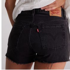 Levi's Women's 501 Button Fly Cotton High-Rise Denim Shorts In Black Denim. Nwt Perfect Condition. Levi's 501 High Rise Denim Shorts. Traditional Five Pocket Styling. Five-Button Waist And Fly. Fraying At The Leg Openings And Pockets. Levi's Label At The Back Waist. Approx Rise: 10.5". Approx Inseam: 3". 100% Cotton. Machine Wash Black Shorts Jeans, Black Denim Shorts Outfit, Jean Shorts Black, Patched Denim Jeans, Denim Shorts Black, Denim Shorts Outfit, High Rise Black Jeans, Black Jean Shorts, Outfit Inspired