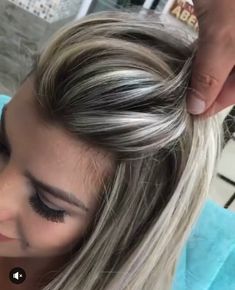 Grey Hair With Highlights, Medium Balayage Hair, Grey Blonde Hair, Fall Blonde Hair, Platinum Blonde Hair Color, Hair Highlights And Lowlights, Grey Hair Inspiration, Covering Gray Hair, Dark Roots Blonde Hair