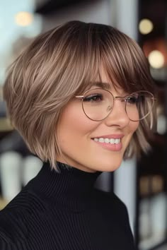 Short Bob Curtain Bangs Straight, Bob Straight Hair Bangs, Short Hair W Bangs, Bob Cuts With Bangs, Long Bob Mit Pony, Bob Bangs Glasses, Heavy Bangs Bob, Short Bob With Bangs, Choppy Bob With Bangs