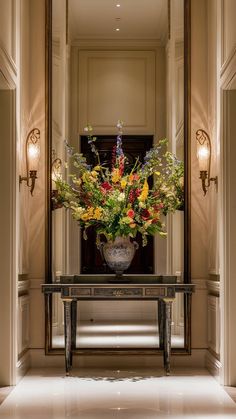 Foyer Design Luxury, Classic Foyer, Accent Wall Design, Antique Console Table, Birthday Decorations At Home, Interior Design Dining, Chic Interior Design, Traditional Interior Design, Ornate Mirror