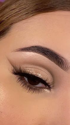 Simple 15 Makeup Looks, Simple Makeup Look For Prom, Gold Dama Makeup, Simple Cute Makeup Looks Eyeshadows, Cute Brown Eyeshadow Looks, Simple Makeup Looks For Damas, Simple Makeup Ideas For Prom, Makeup For Formal Dance, Light Makeup Looks Hooded Eyes