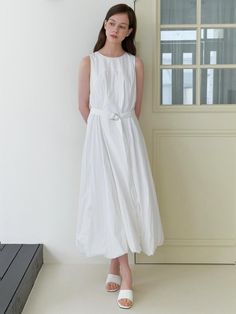 This is a minimal and unique dress by KINDABABY that is made out of high quality and sturdy fabric. With trendy design detail and feminine mood, you can style it for your daily casual outfit.- Balloon detail on the hem- Detachable long belt- Maxi length and sleeveless design Modern Cotton Midi Dress For Summer, Modern White Midi Dress For Daywear, Modern White Midi Dress For Summer, Modern White Cotton Dress, White Cotton Workwear Dresses, Minimalist Midi Dresses For Spring, Minimalist Midi Spring Dress, Minimalist Spring Dresses For Daywear, Minimalist Spring Midi Dress For Daywear