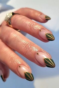 Green And Gold Nail Designs Short, Black Green Gold Nails, Wedding Nails Green, Green Almond Nails Designs, Alt Nails Acrylics, Green And Gold Nail Designs, Green Gold Nails, Green And Gold Nails, Olive Green Nails