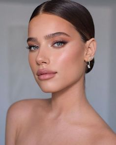 This classic bridal makeup look is characterized by its sophisticated and polished finish. The bride’s blue eyes are accentuated with soft brown and beige tones, creating a timeless and elegant appearance. The lips are painted a soft nude, ensuring the eyes remain the focal point. This look is perfect for brides who prefer a classic and understated elegance on their wedding day.  Photo credit by: instagram.com Glam Bride Makeup, Natural Glam Makeup, Wedding Makeup Tutorial, Glam Wedding Makeup, Glam Bride, Wedding Makeup For Brown Eyes, Bridal Eye Makeup, Formal Makeup