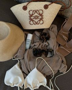 Vacation Content, Cute Summer Aesthetic, Poolside Aesthetic, Me Aesthetic, Summer Store, Rich Women Lifestyle, Details Aesthetic, Boujee Aesthetic, Summer Neutrals